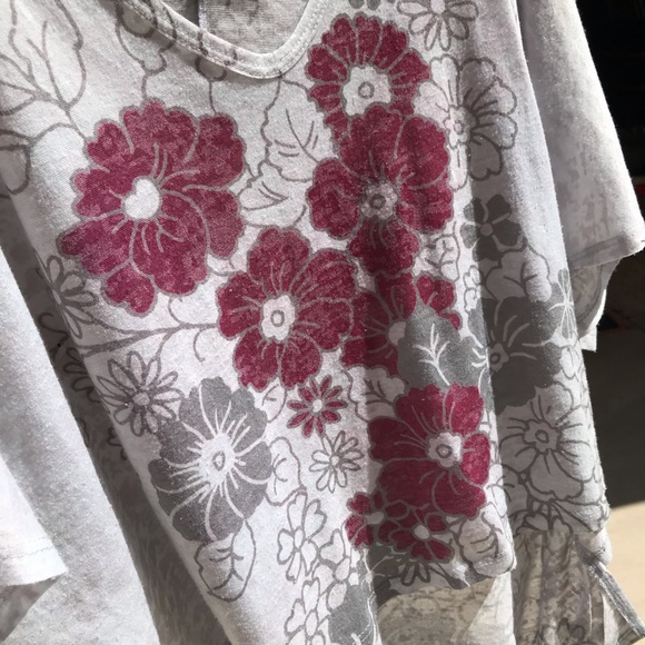 Cute summer gray & maroon floral top - Picture 5 of 5